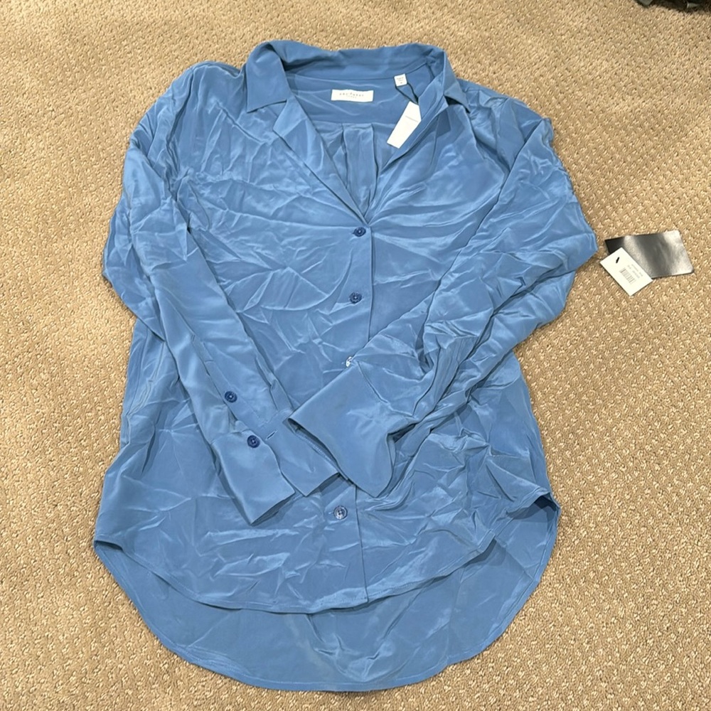 Equipment Long sleeve silk button up blouse